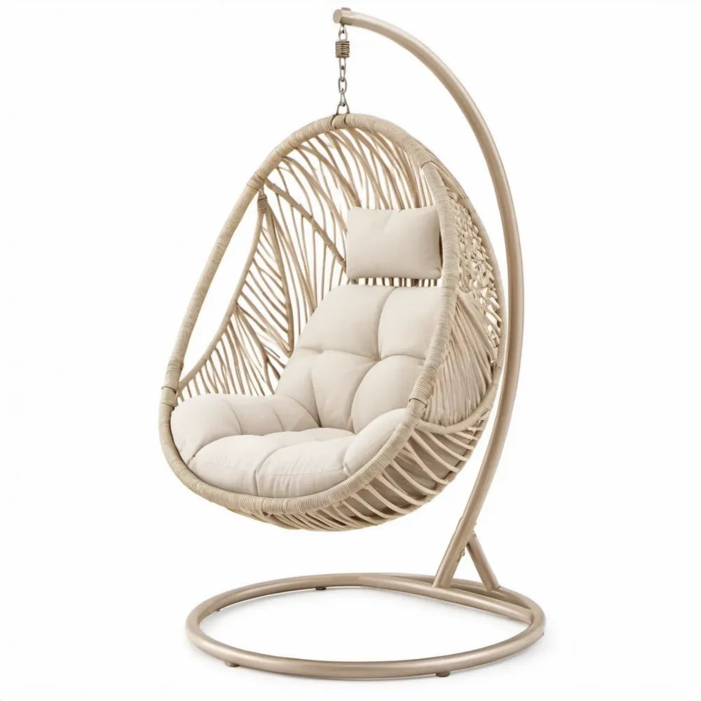 Beige hangstoel met standaard, PE-rotan en polyester kussens, 95 x 95 x 195 cm