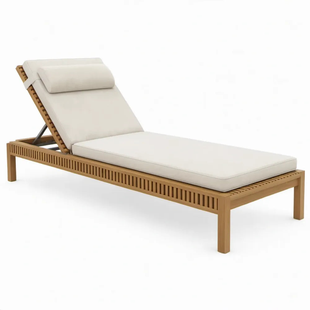 Verstelbaar teakhouten ligbed met crèmekleurige kussens, 200 x 70 x 30 cm
